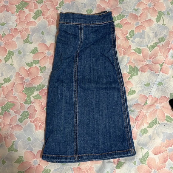 2 skirts from H&M they are great worn dressed down or dressed up. - Picture 4 of 8